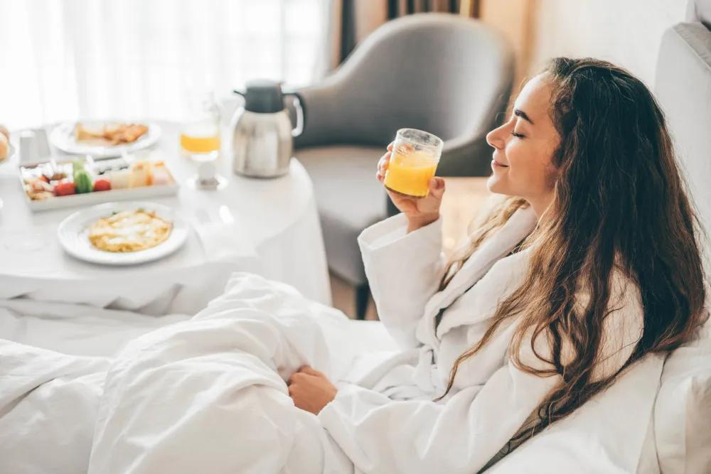 Always be available for your guests with the digitized room service from Yoordi